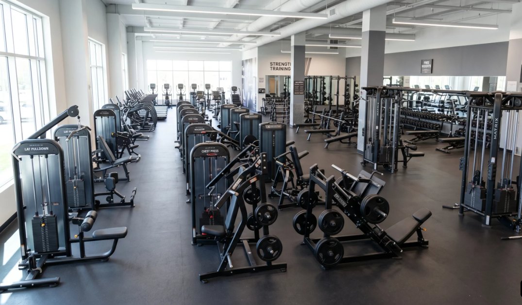 Commercial strength floor with selectorized machines, plate-loaded stations and functional trainers on rubber flooring